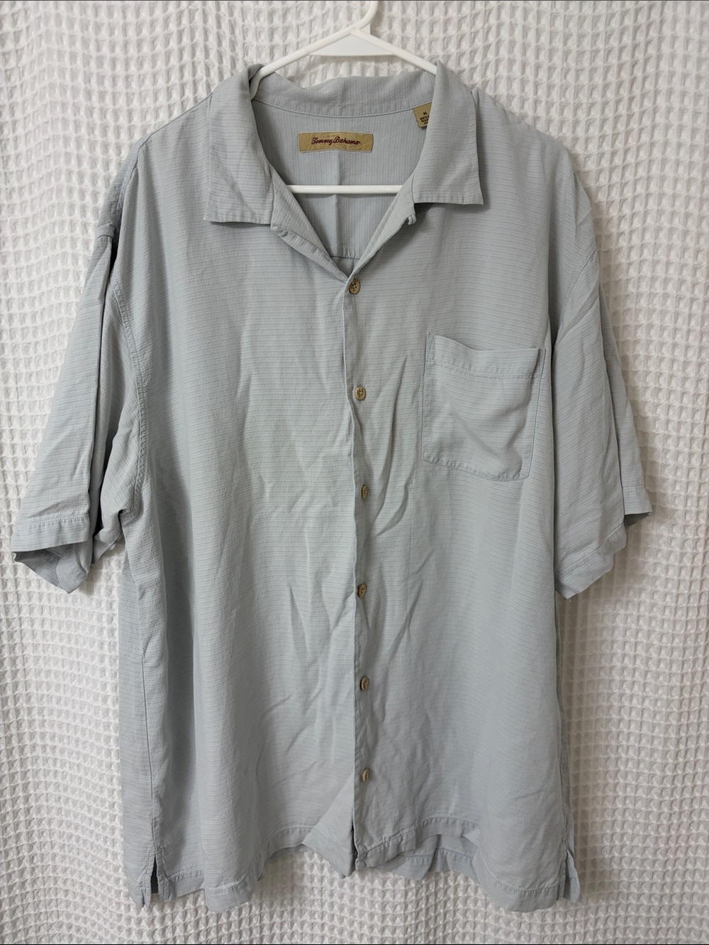 Tommy Bahama XL Light Blue Striped 100% Silk Short Sleeve Button Down